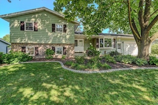 382 Maynard Dr, Sun Prairie, WI 53590