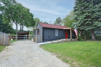 1077 Oak Terrace Dr, Traverse City, MI 49686