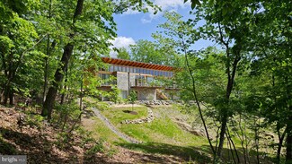 559 Bessie Bell Mountain Rd, Castleton, VA 22716
