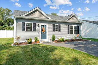 21 Otis St, Warwick, RI 02889