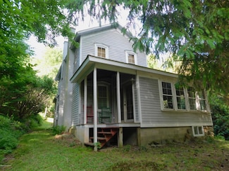 950 Mountain Rd, Plymouth, PA 18651