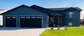 928 32nd Ave NE, Aberdeen, SD 57401