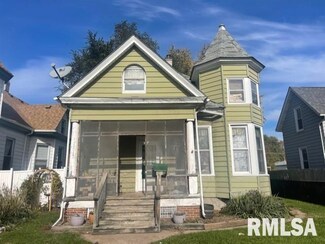 2126 W 4th St, Davenport, IA 52802