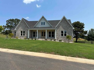 8 Avrey Ln, Greenbrier, AR 72058