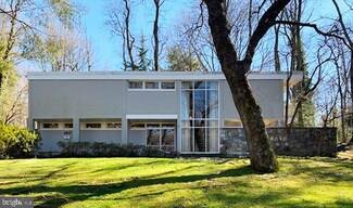 6517 Crosswoods Dr, Falls Church, VA 22044