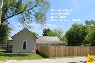 105 N Windsor St, Windsor, MO 65360