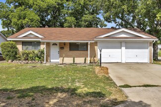 820 Lovers Ln, Grapevine, TX 76051