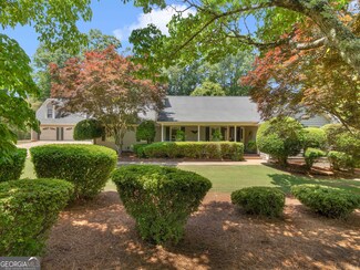 135 Acorn Dr, McDonough, GA 30253