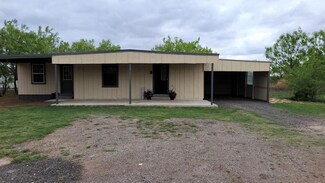 576 Mccartney Ln, Tye, TX 79563