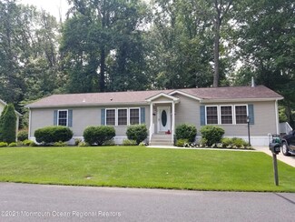 16 Cranberry Dr, Cream Ridge, NJ 08514