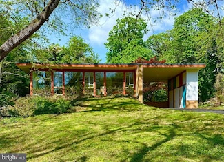 1026 Serpentine Ln, Wyncote, PA 19095