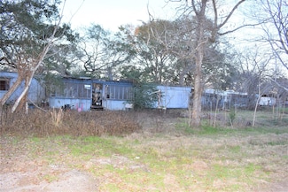 12 Guinevere Dr, Bay City, TX 77414