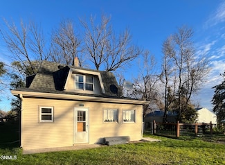 208 2nd St, Spiritwood, ND 58481