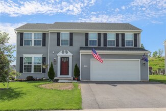 1098 Harlowe Ln, Farmington, NY 14425