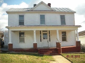 308 1st St, Shenandoah, VA 22849