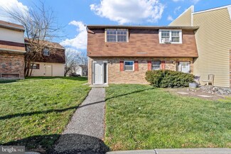 102 Via Cascata Dr, Clementon, NJ 08021