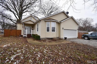 102 W High St, Troy, IL 62294