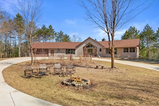 W11686 Buttercup Ave, Hancock, WI 54943