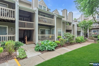 548 Windsor Dr, Palisades Park, NJ 07650