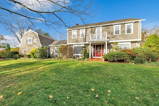 160 Old Coach Ln, Stratford, CT 06614