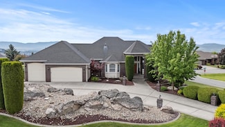 8708 E Redwood Ln, Spokane, WA 99217