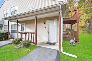 204 Ruby Ct, Highland Mills, NY 10930