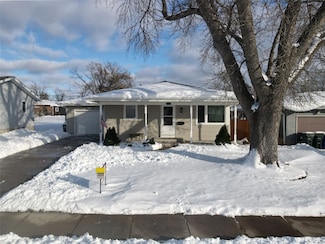 2401 Victoria Dr SW, Cedar Rapids, IA 52404