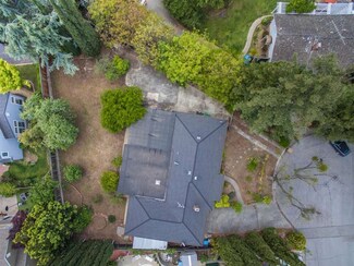 21900 Oakview Ln, Cupertino, CA 95014