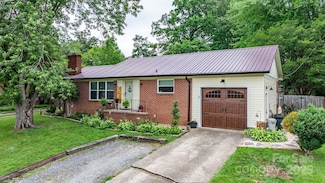 206 Park St, Morganton, NC 28655