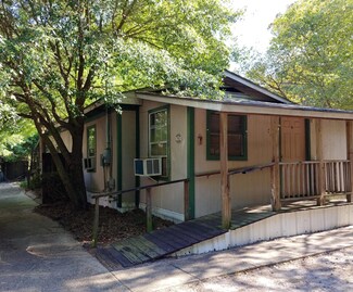 715 Stokes Ln, Gulfport, MS 39501