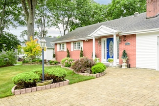 92 Grove Beach Rd S, Westbrook, CT 06498