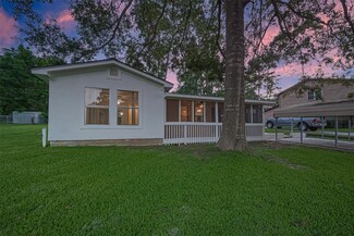 1372 W Pine Lake Cir, Montgomery, TX 77316