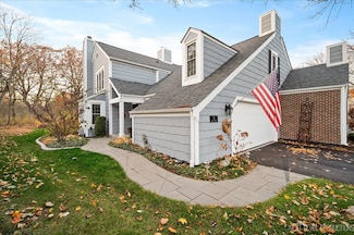 92 Whittington Course, Saint Charles, IL 60174