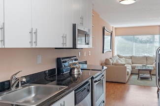 3250 NE 28th St Unit 302, Fort Lauderdale, FL 33308
