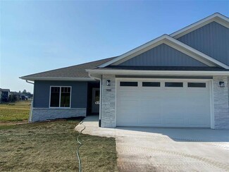 908 Prairie View Dr, West Branch, IA 52358