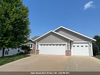 1704 Dakota St, Yankton, SD 57078