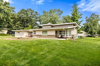 11310 Haleco Ln, Hales Corners, WI 53130