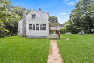 21 Harbor View Ave, Waterford, CT 06385