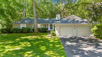 15 Forest Dr, Hampton, NH 03842