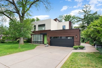 920 Appletree Ln, Deerfield, IL 60015