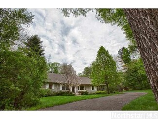 4000 4000 E County Line Rd, Birchwood Village, MN 55110