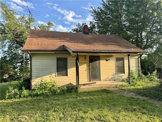 112 3rd St SE, Faucett, MO 64448