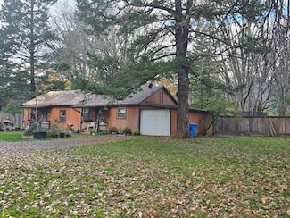 228 W River St, Cave Junction, OR 97523