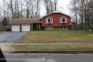 19 Lancelot Rd, Englishtown, NJ 07726