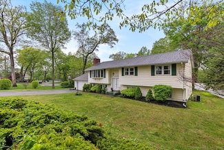 10 River Rd, North Haven, CT 06473
