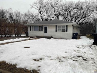 1230 SE Lawrence St, Topeka, KS 66607