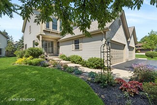 772 Woodmar Ln, Crystal Lake, IL 60014