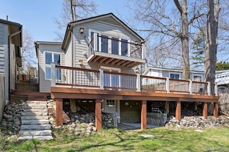 561 Bellevue Ave, Lake Orion, MI 48362