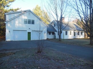 191 Fairwood Pkwy E, Morrisville, VT 05661