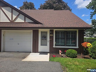 36-4 Tamaron Dr, Waldwick, NJ 07463